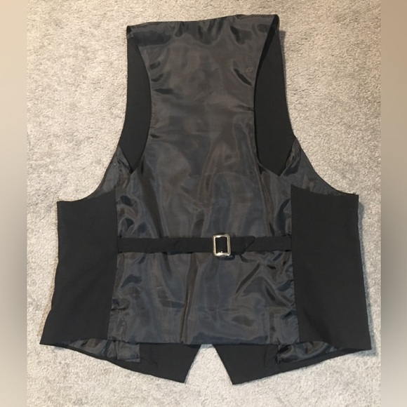 Women’s Vest - Picture 2 of 3